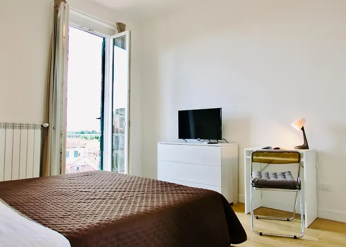 Lia\'S Home Modern Flat 2 Bedroom W Balcony