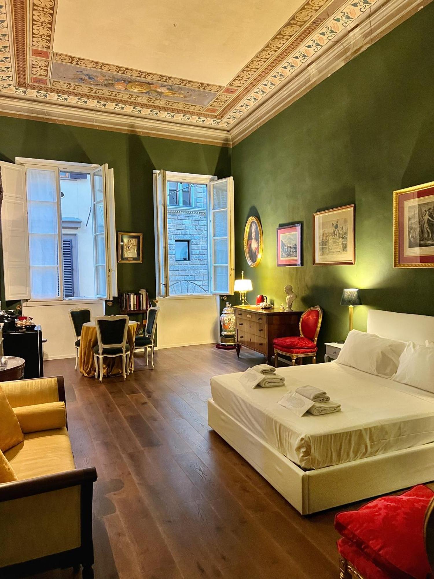 Edward Apartment