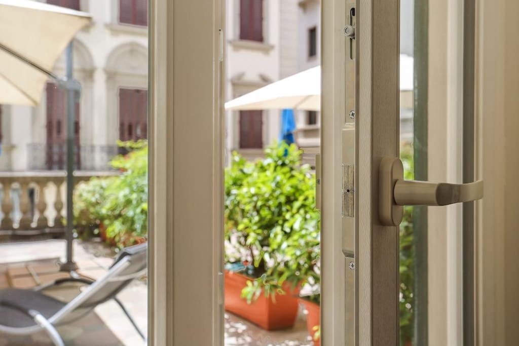 Spacious & Bright, Next To The Duomo Of Florence, Michelangelo, With Patio *