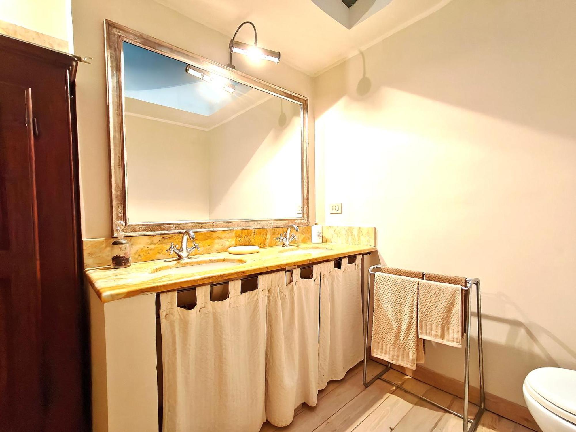 Mazzini Charming Getaway With Courtyard Appartamento