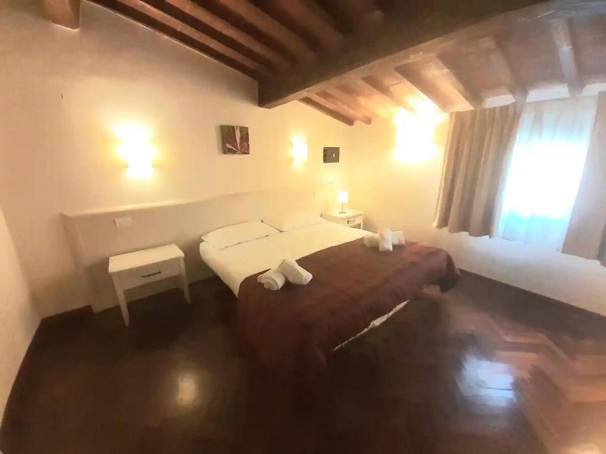 Albizi Donatello 206 * Firenze