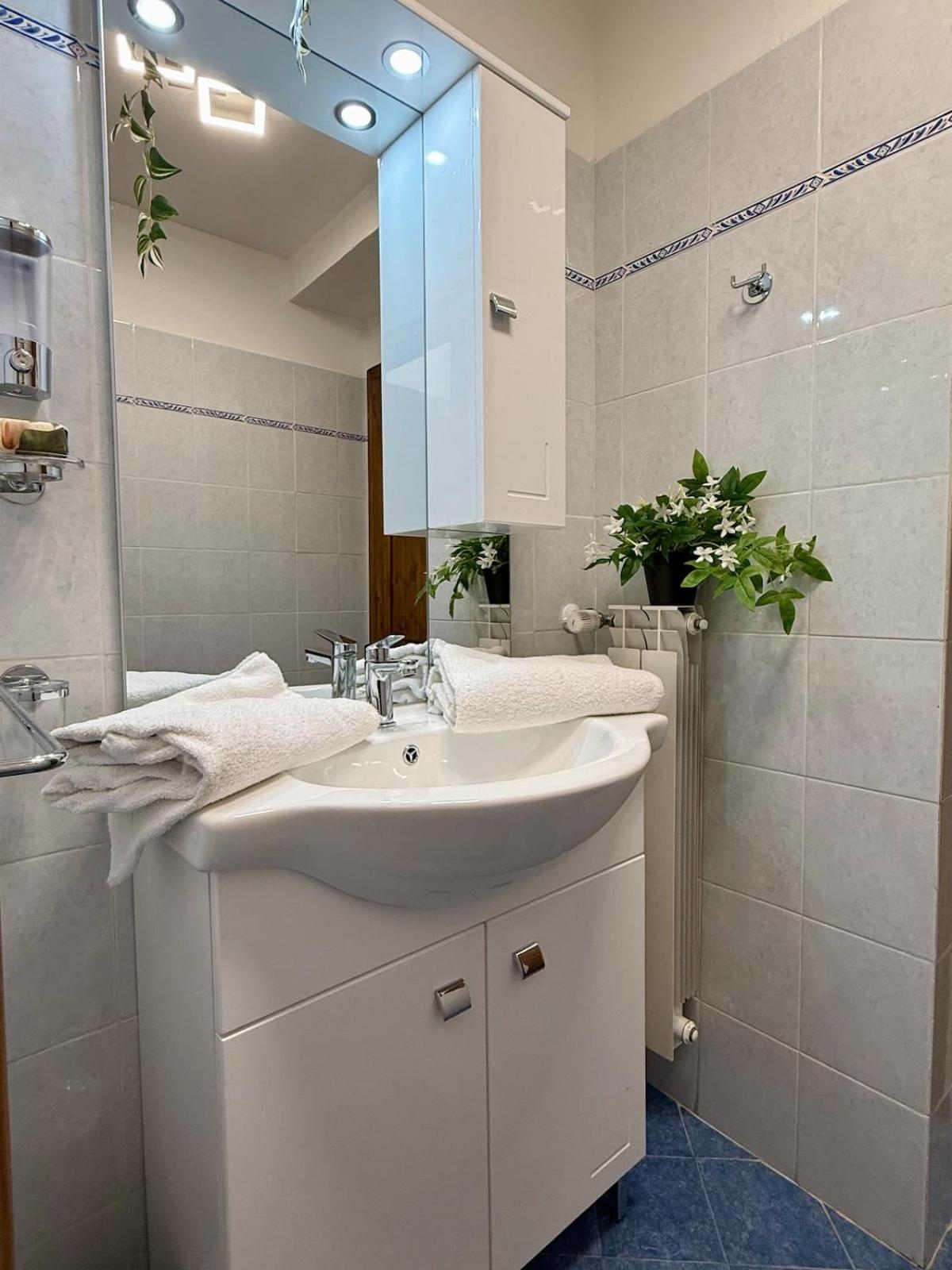 Appartamento Casa Ugo Topazio 101 In The Historic Center