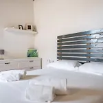 2 Rooms next to a market&Piazza Santa Croce