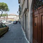 2 Rooms next to a market&Piazza Santa Croce