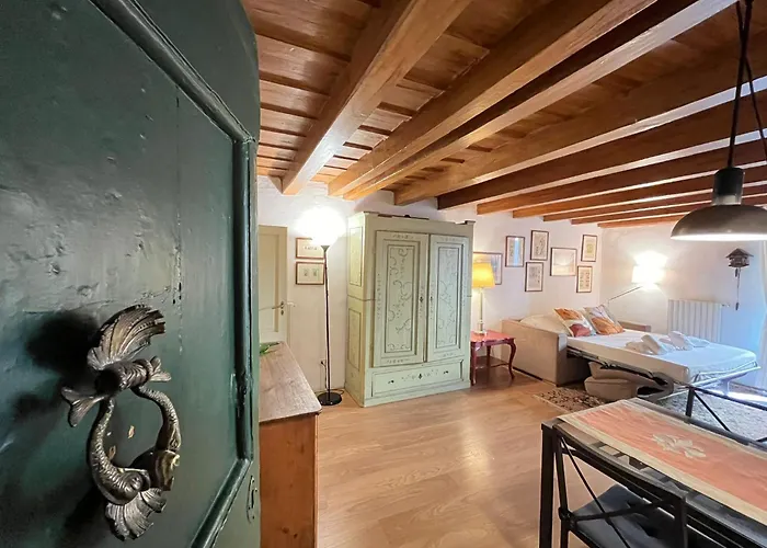 Santo Spirito Historic Studio Apartment
