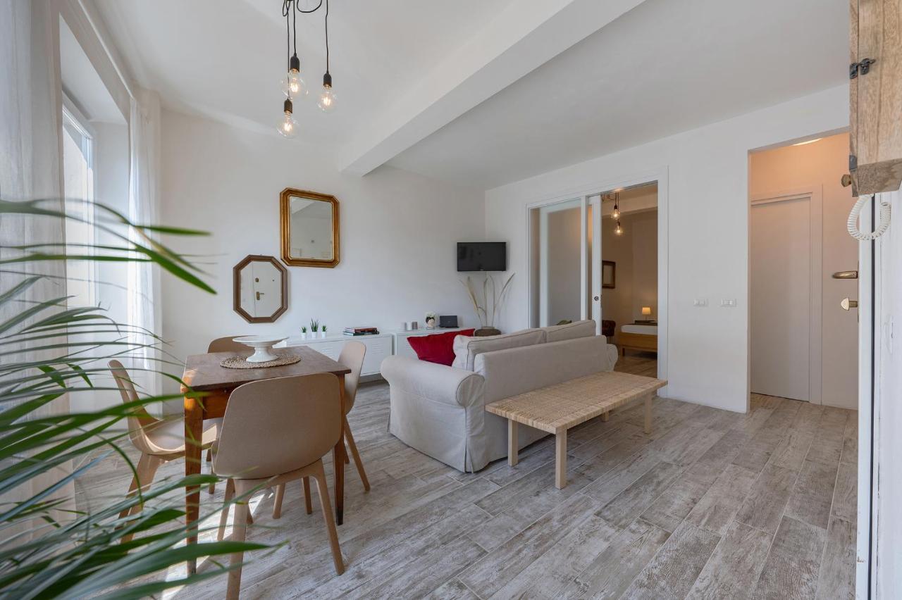 Via Avelli, 4 - Charming - Delightful And Bright 3rd-floor Without Elevator, Overlooking One Of Florence's Beautiful Squares, Exceptionally Located For Exploring The Lejlighed *