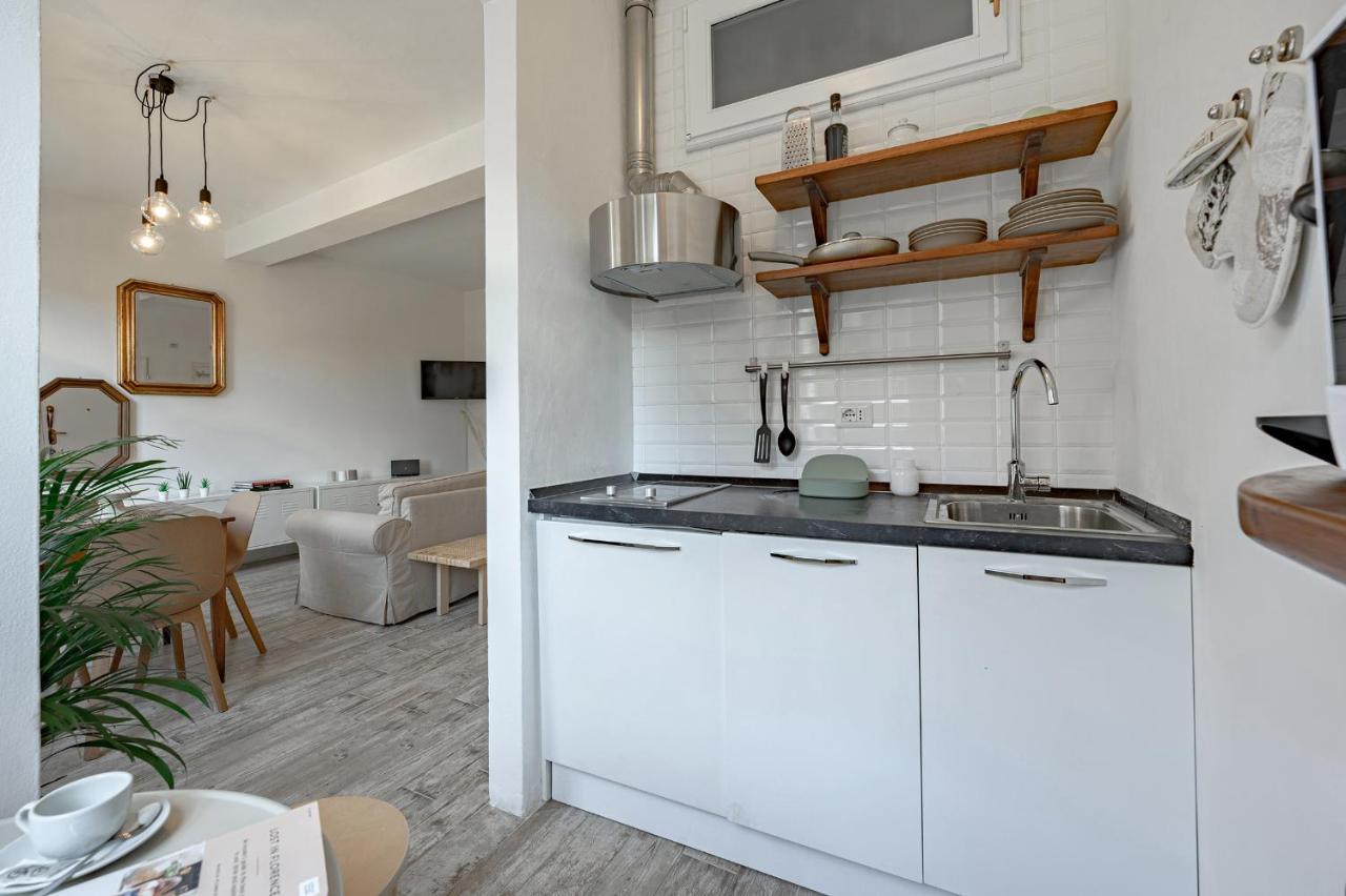 Via Avelli, 4 - Charming - Delightful And Bright 3rd-floor Without Elevator, Overlooking One Of Florence's Beautiful Squares, Exceptionally Located For Exploring The Lejlighed *