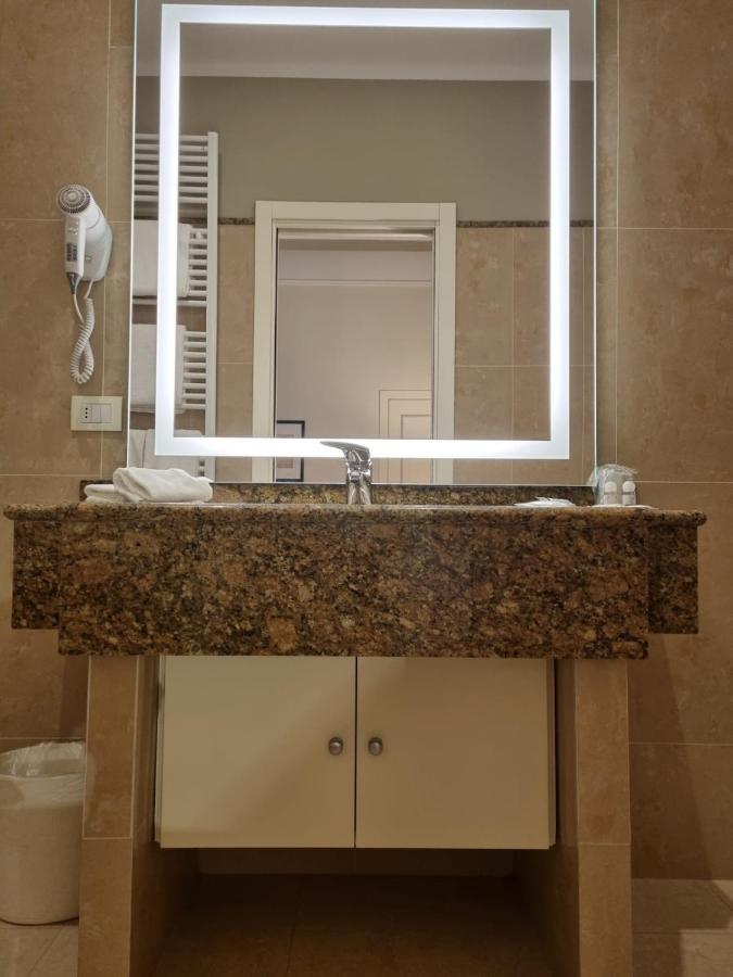 Embassy Hotel 4*