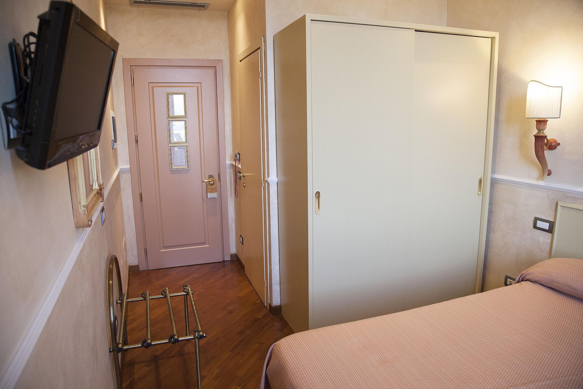 Hotell Aurora 3*