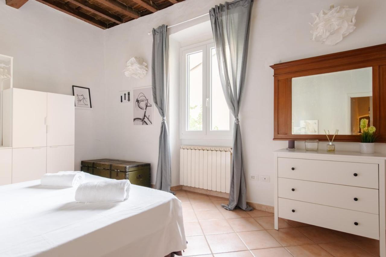 2 Next To A Market&piazza Santa Croce *