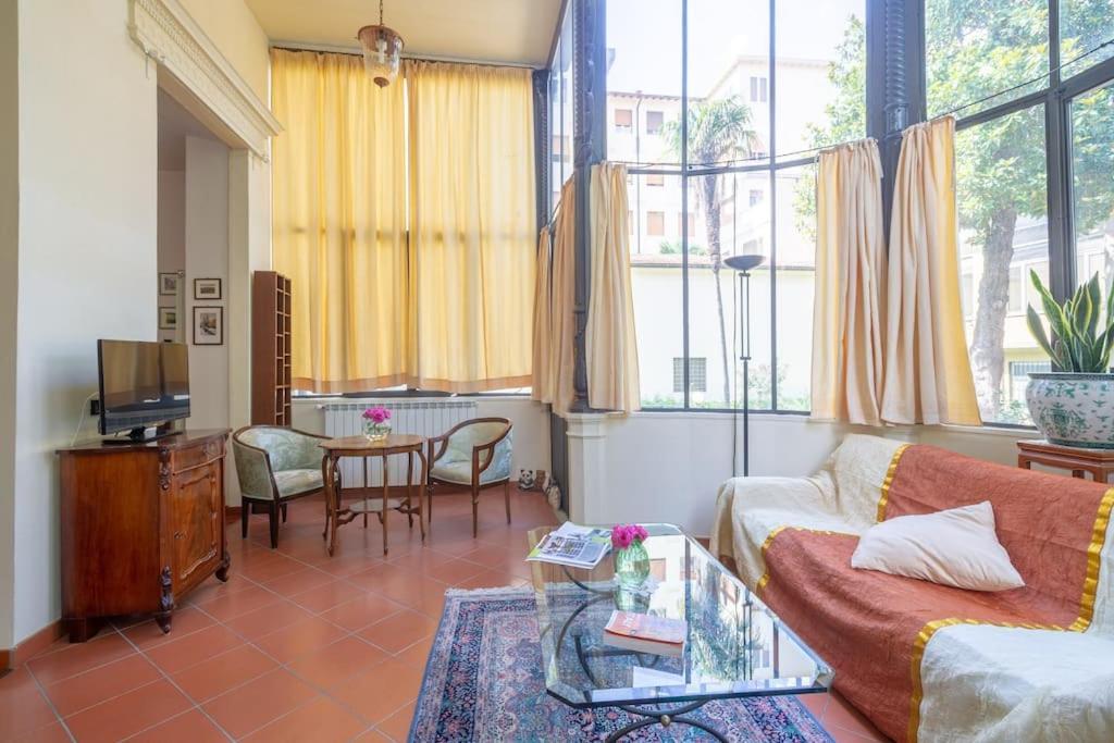 Liberty Veranda W/ Pvt Parking & Garden. Tram Stop Appartement