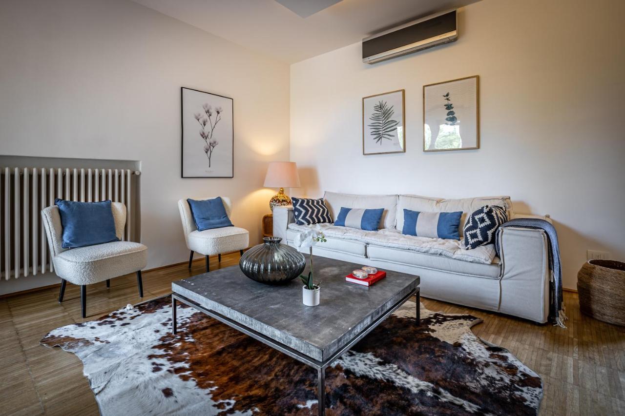 Yid Penthouse On River With Parking Appartement