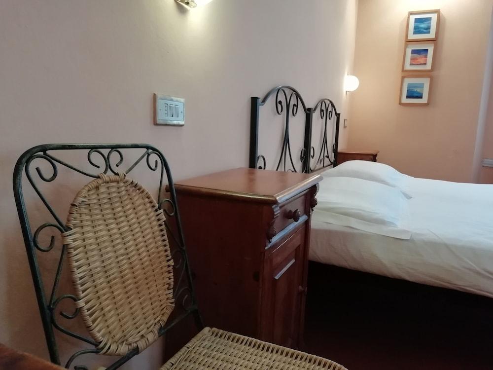 Genesi Hotell 2*