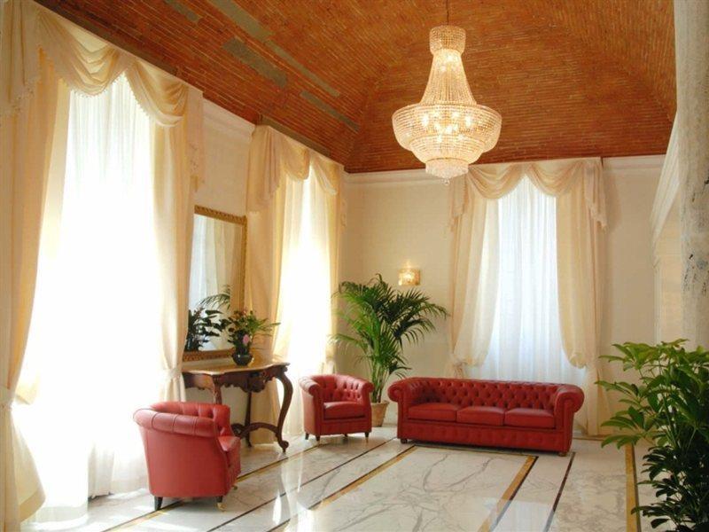 Hotel Embassy