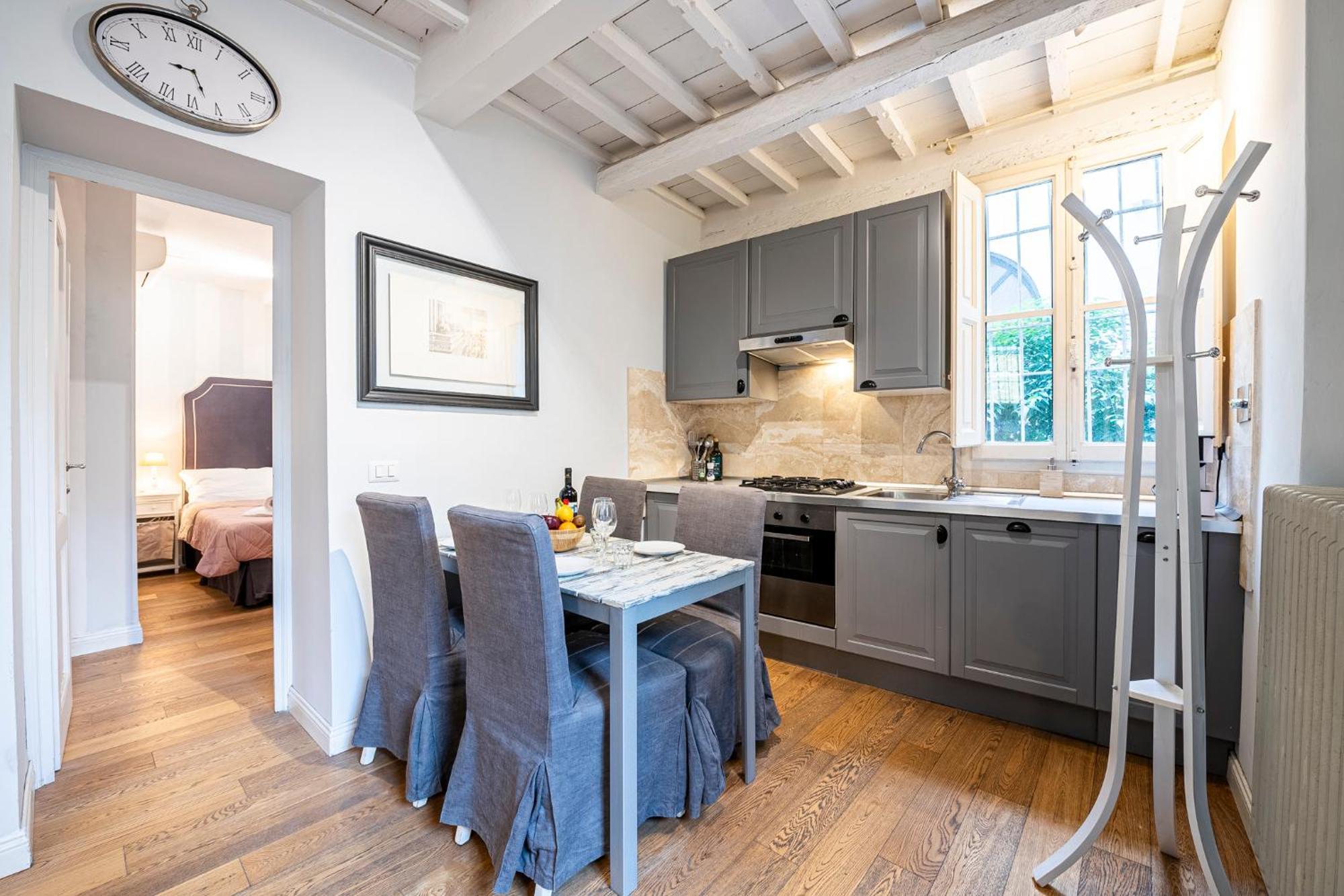 In Pz. Michelangelo: Due Con Due Bagni Appartement *