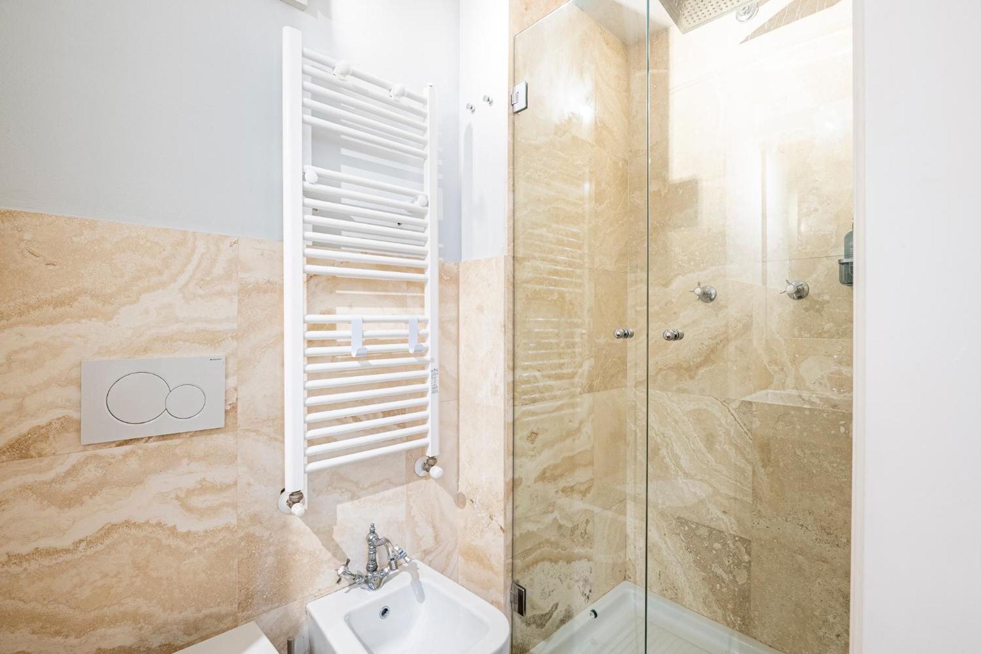 Appartement In Pz. Michelangelo: Due Con Due Bagni Florence