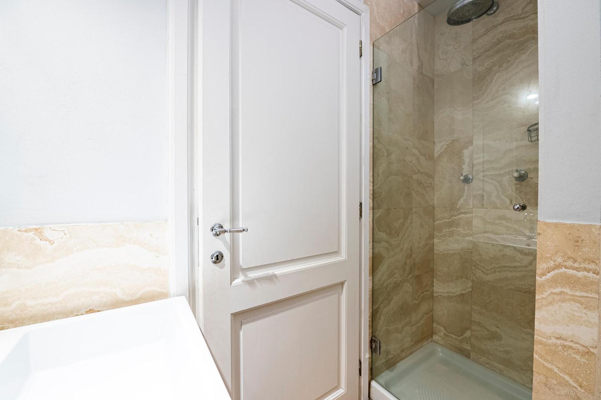 In Pz. Michelangelo: Due Con Due Bagni * Florence