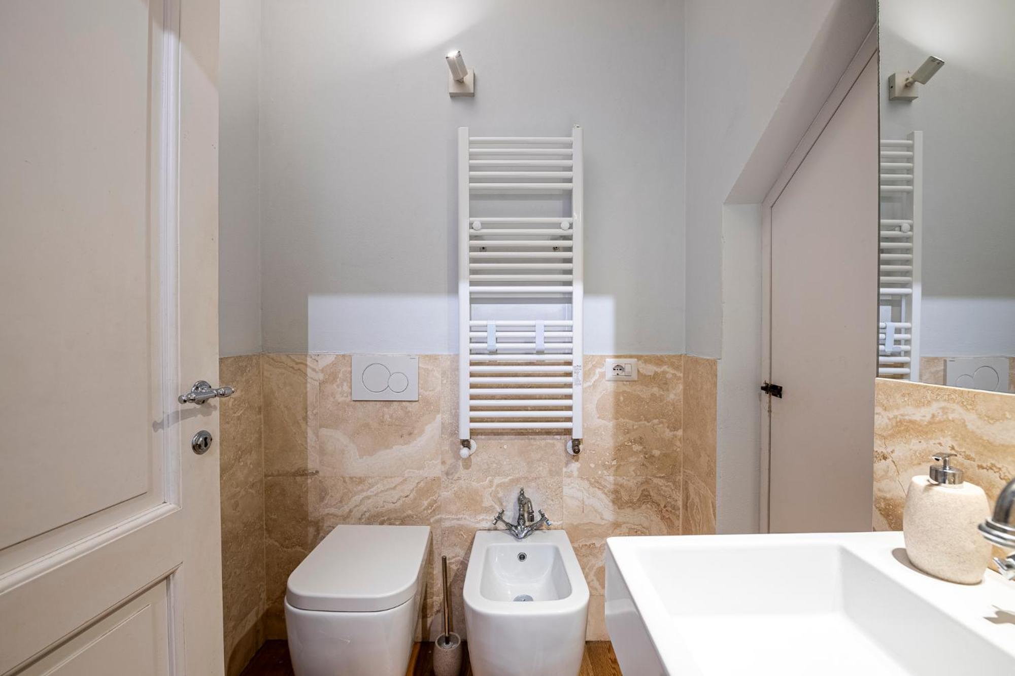 In Pz. Michelangelo: Due Con Due Bagni * Florence
