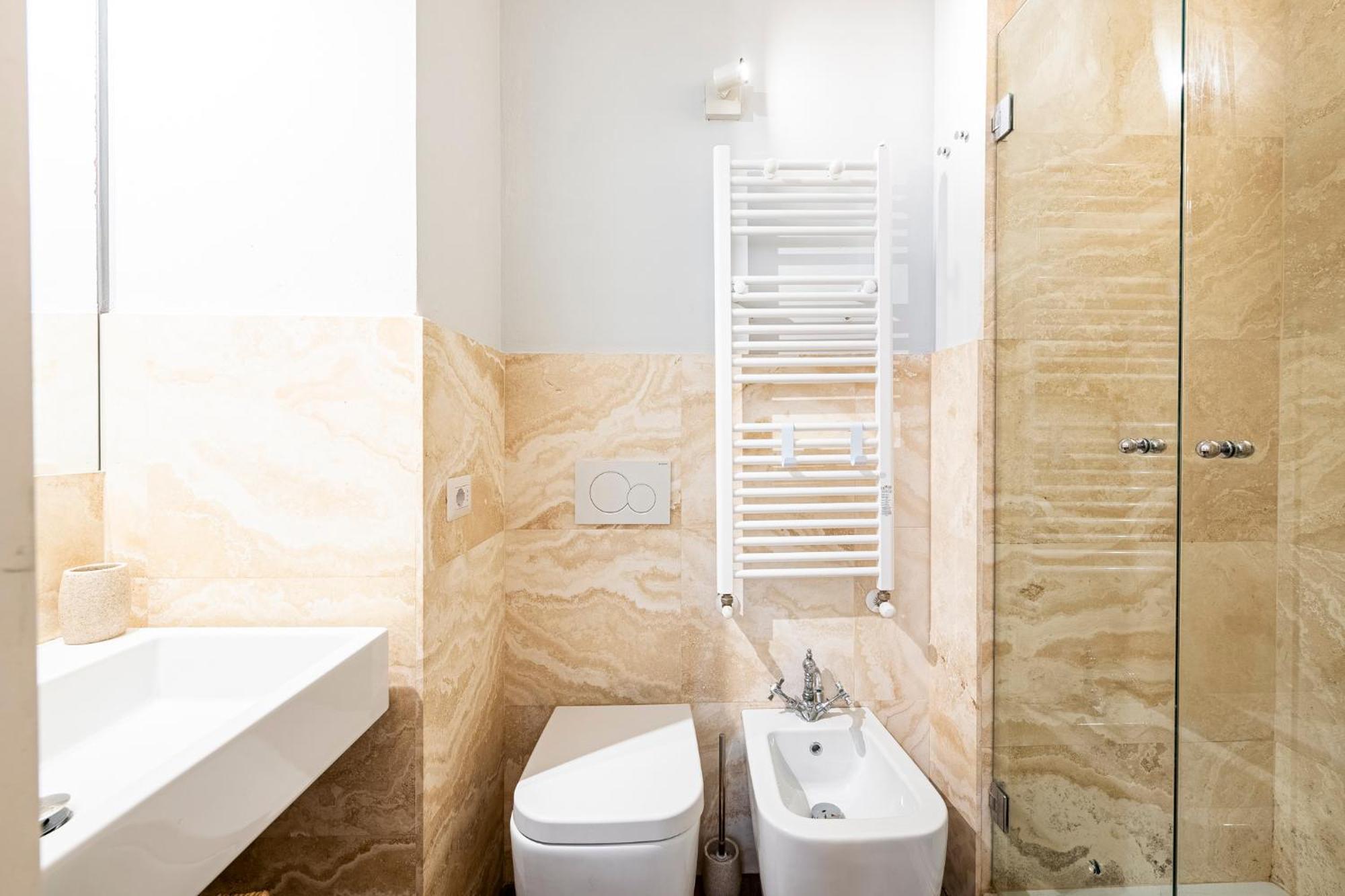 Appartement In Pz. Michelangelo: Due Con Due Bagni