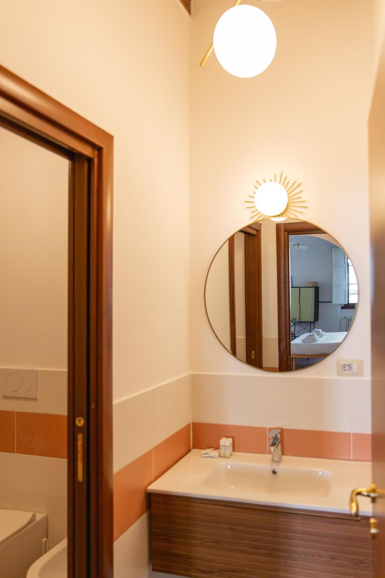 Stunning & Sunny Near Piazza Santo Spirito Apartment Florence