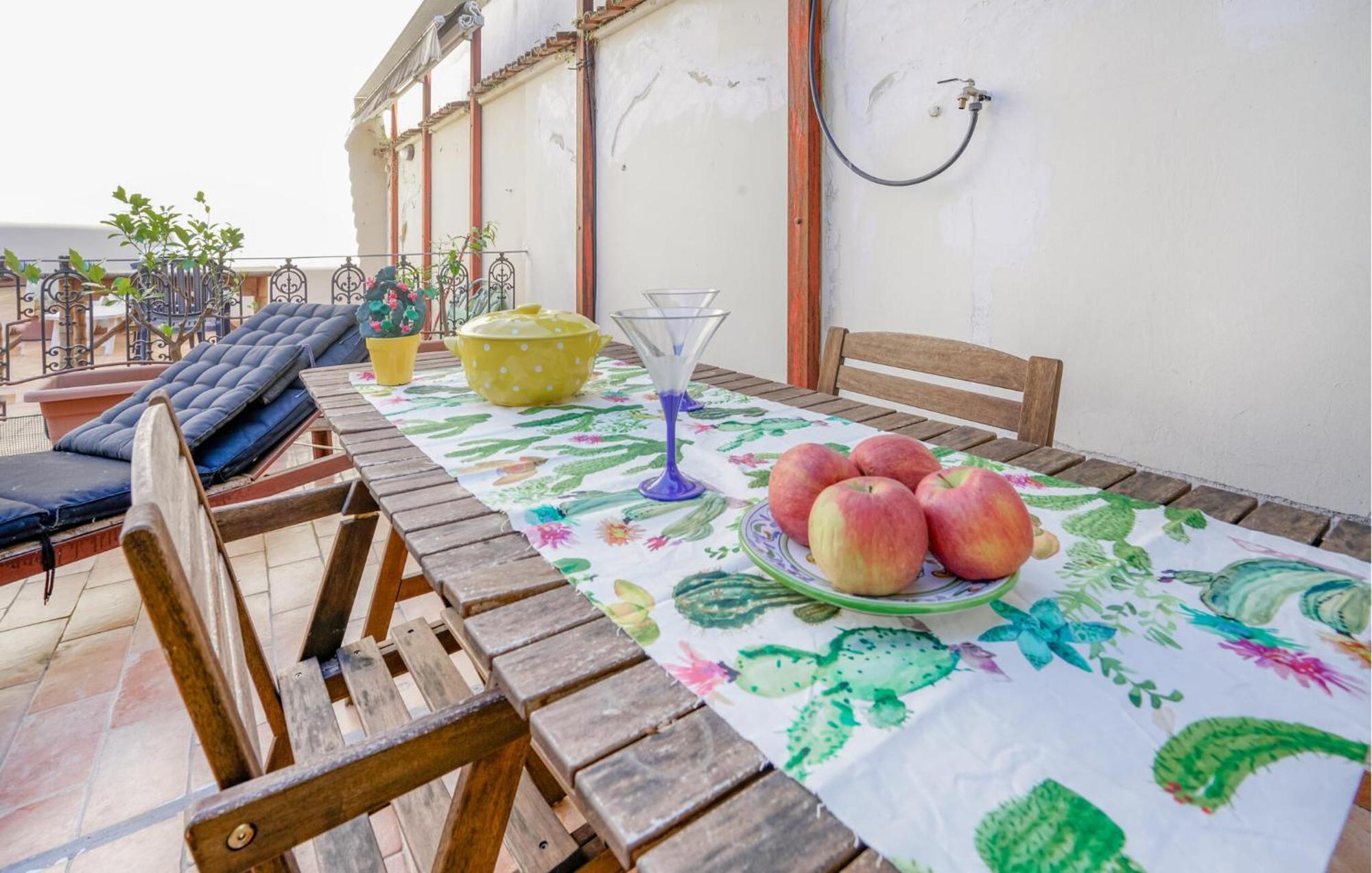 Appartamento 2 Bedroom Beautiful In