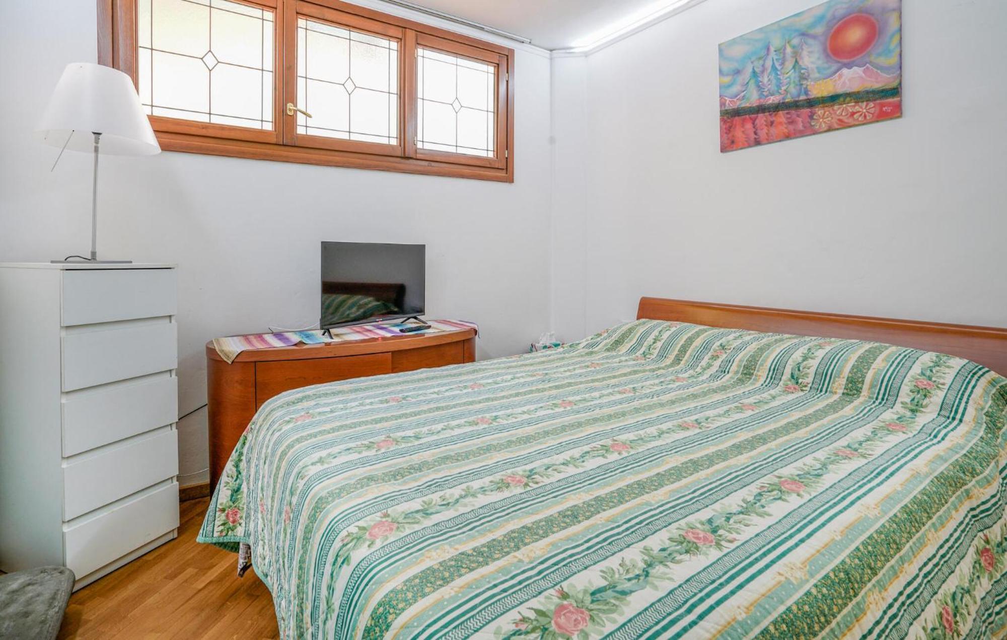 2 Bedroom Beautiful In Appartamento *