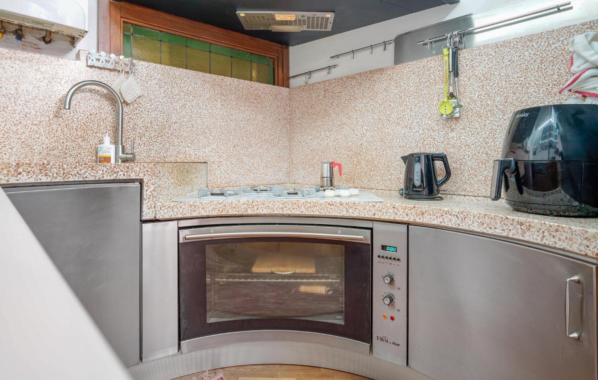 2 Bedroom Beautiful In Appartamento