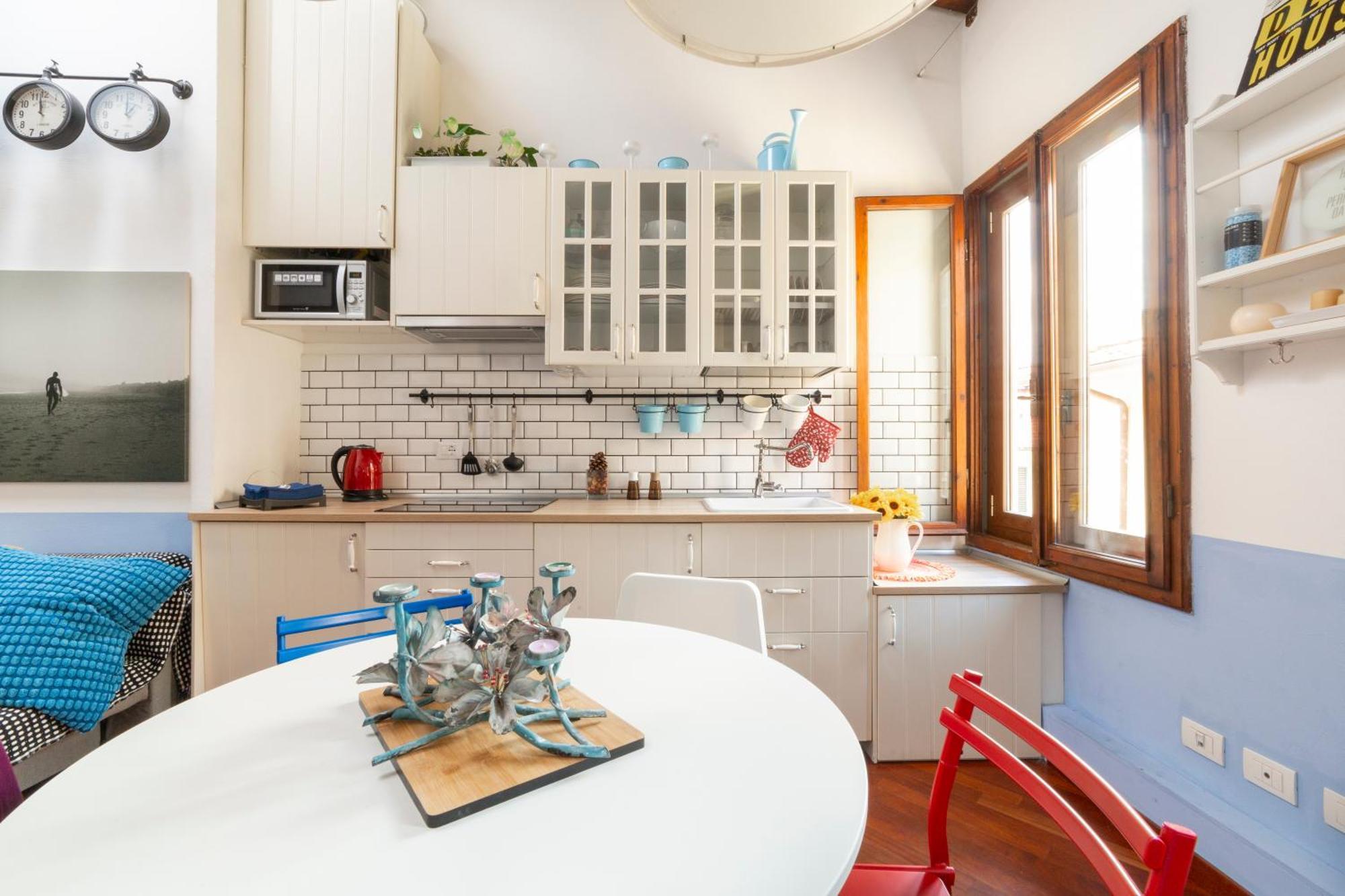 Downtown Colourful Flat Close To The Railway Appartement *