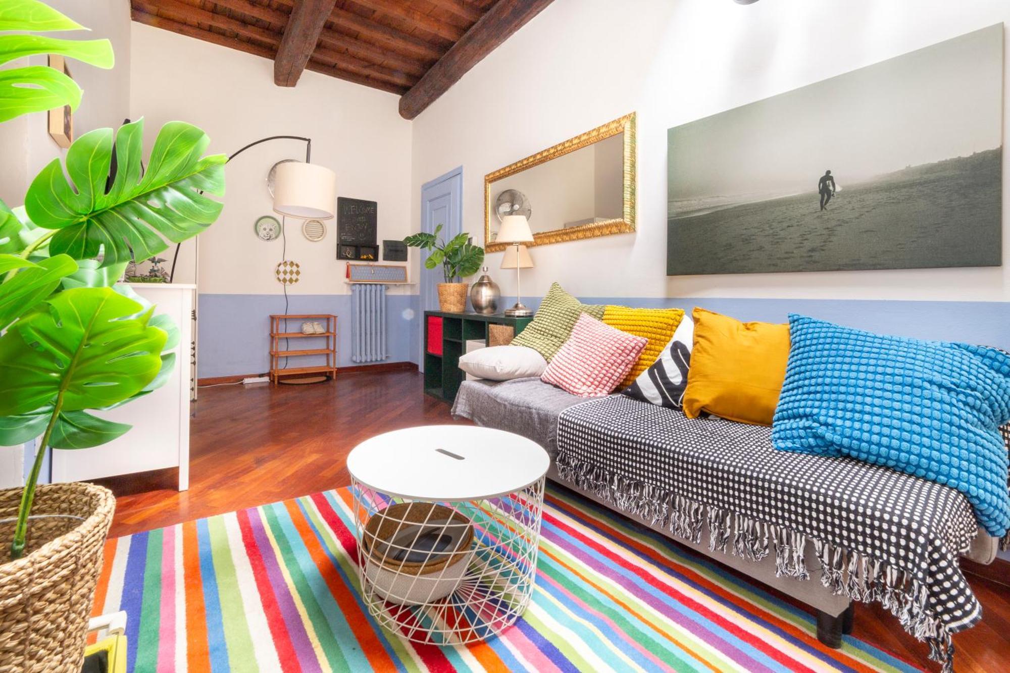 Downtown Colourful Flat Close To The Railway Appartement *