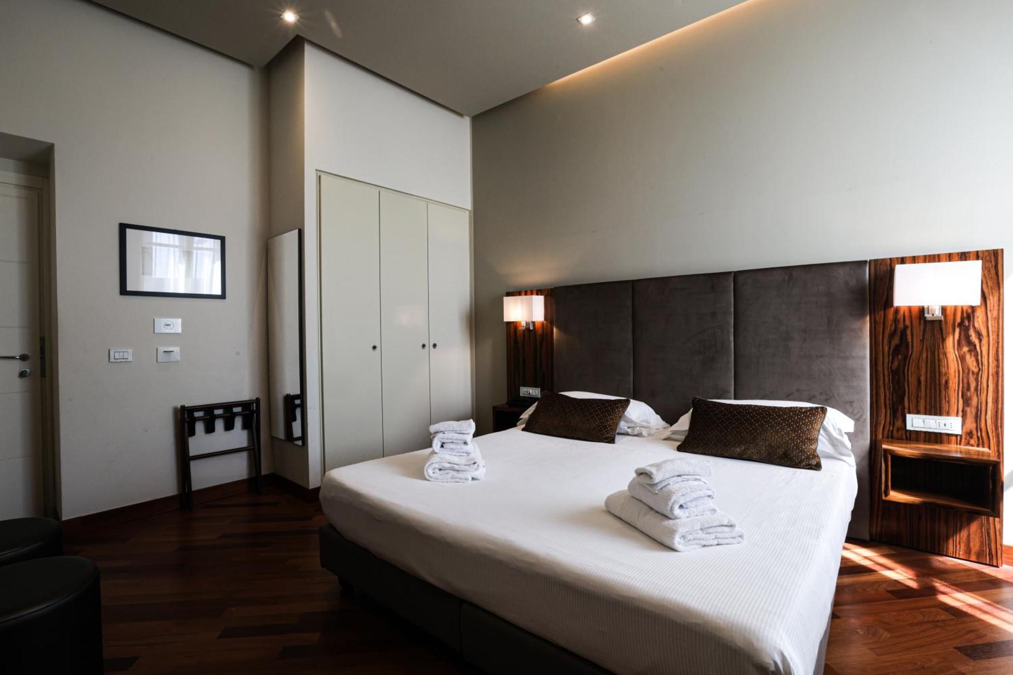 Hotel Embassy