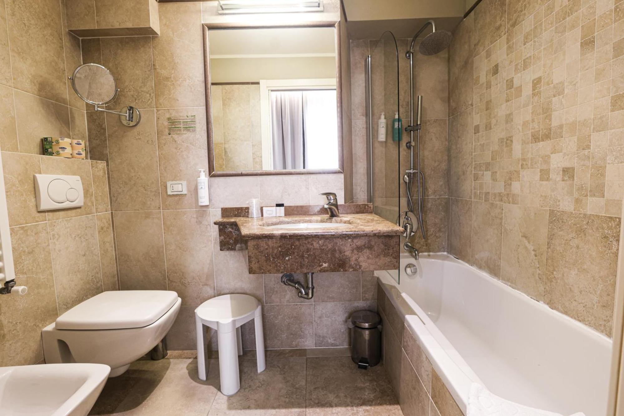 Embassy Hotel 4*