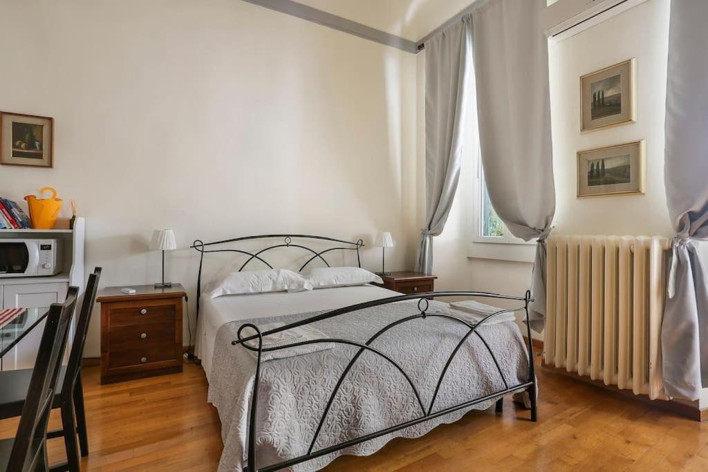 Appartamento Next To The Duomo Of Florence, Lorenzo, With Private Terrace