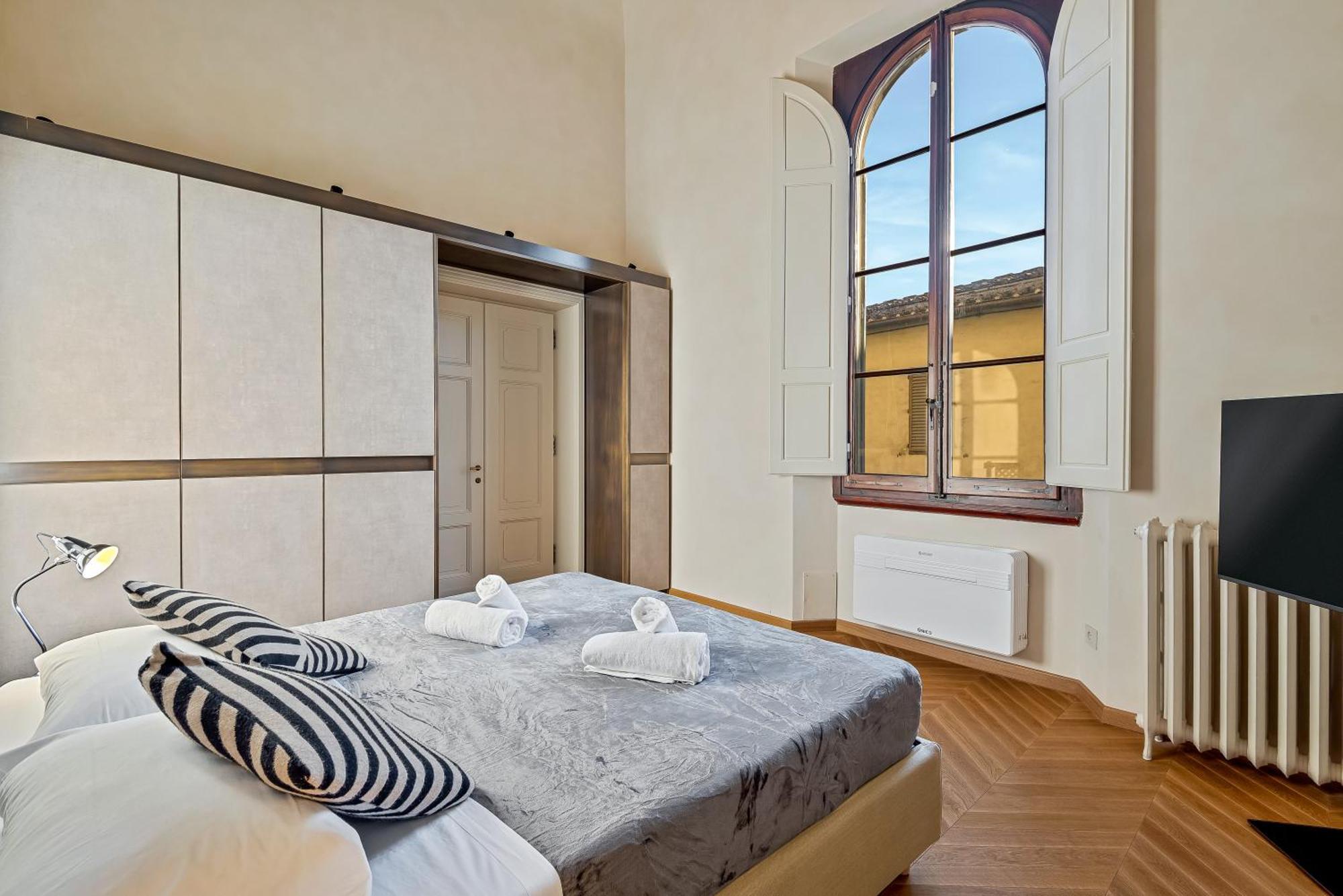 Via Venezia 10 - Renaissance - Historic Charm With Frescoes And Private Courtyard Parking In Heart * Florença