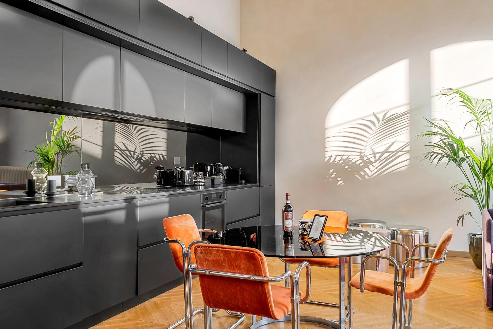 Via Venezia 10 - Renaissance - Historic Charm With Frescoes And Private Courtyard Parking In Heart Apartamento Florença