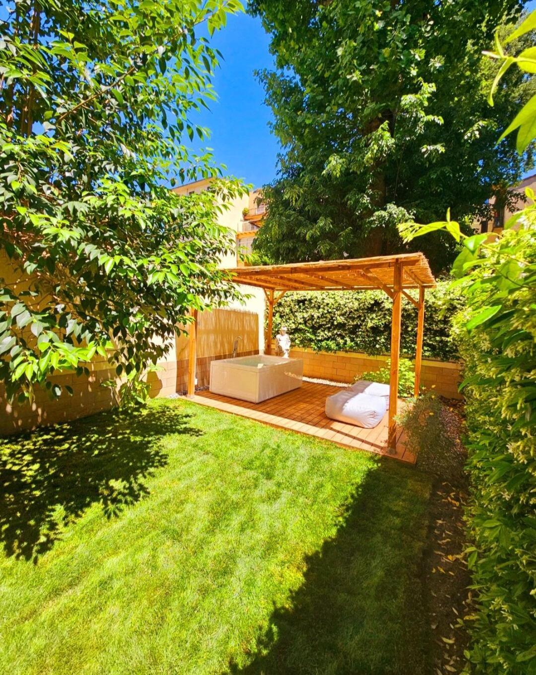 Lejlighed Florart Boutique Apartment, Giardino E Vasca Idro