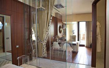 Platinhome Hotel