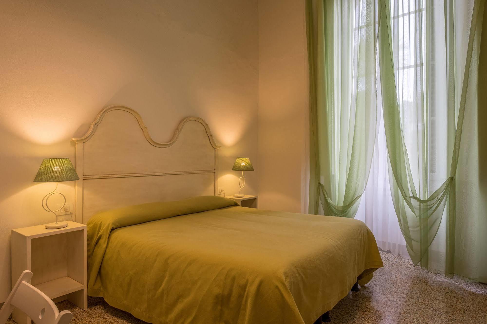 Residenza D'epoca Al Numero 8 Couette-café 3*