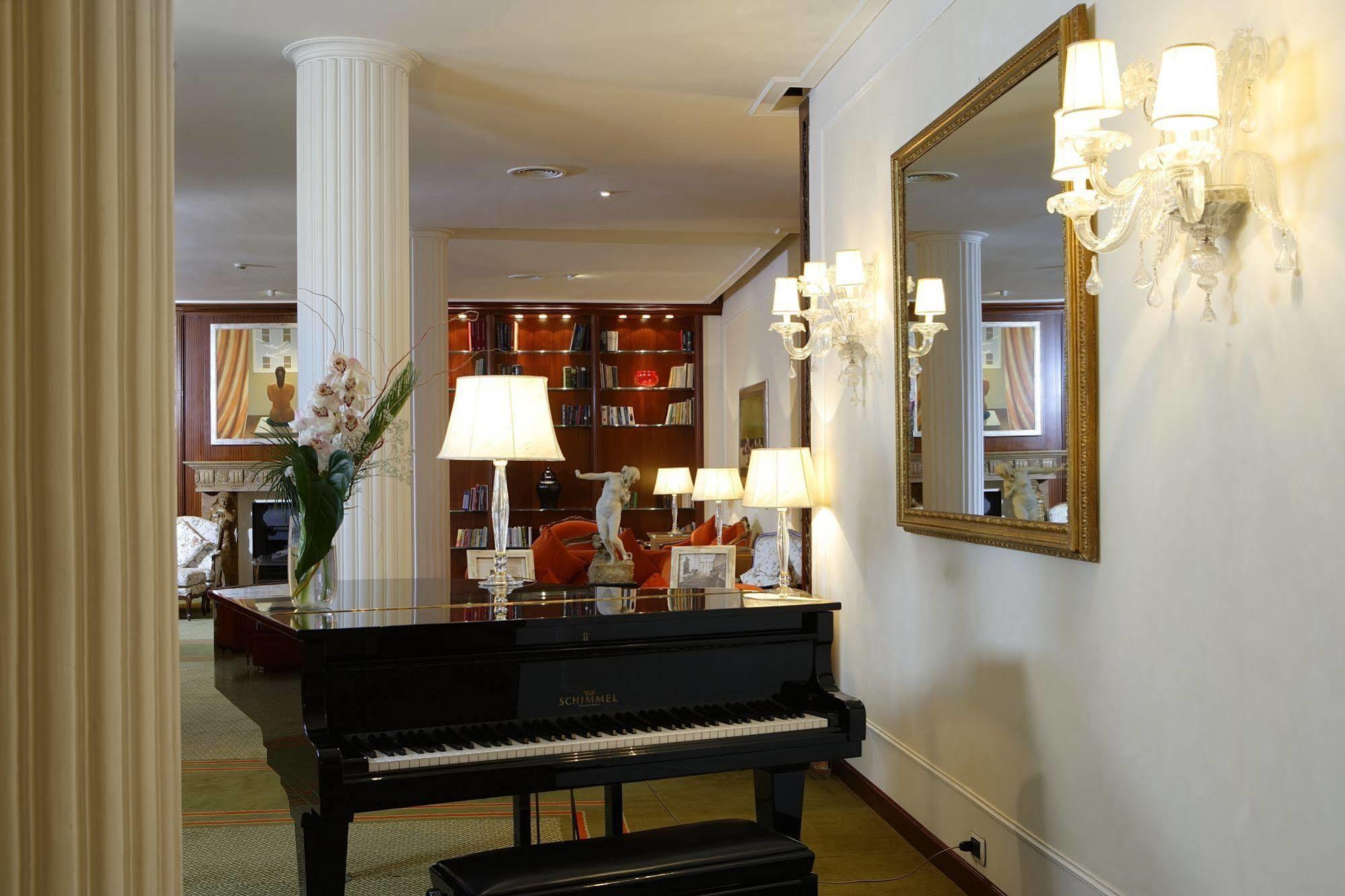 De La Hotel 4*