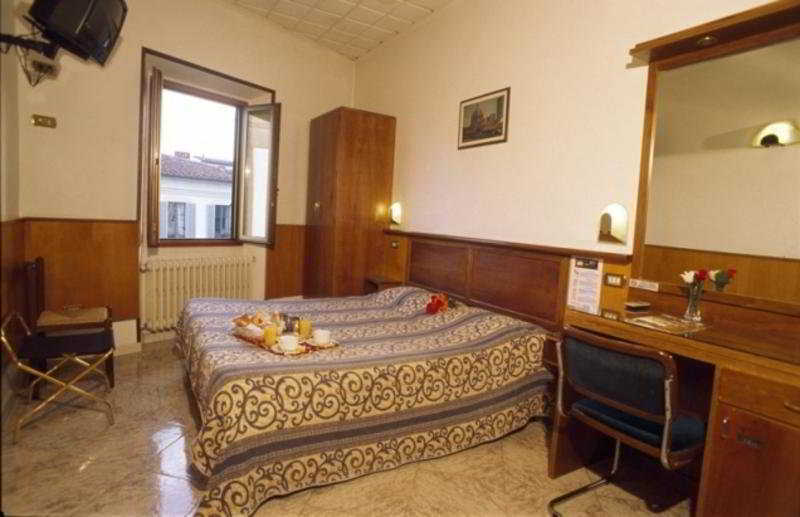 Lorena Hotel 2*
