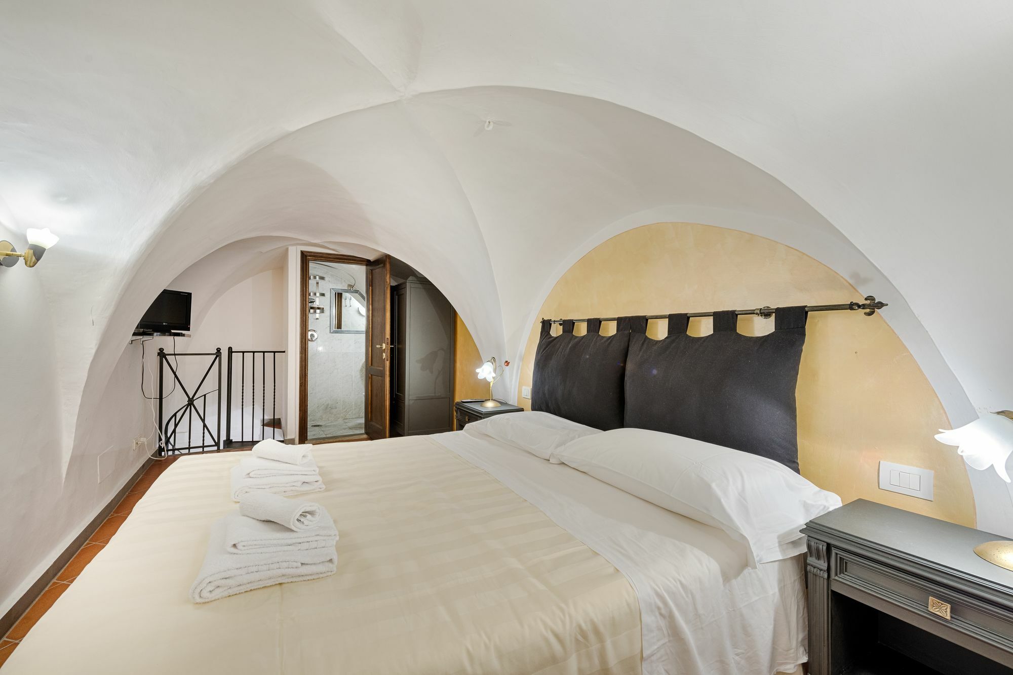 Santo Spirito Frescos By Mmega Lejlighed Firenze