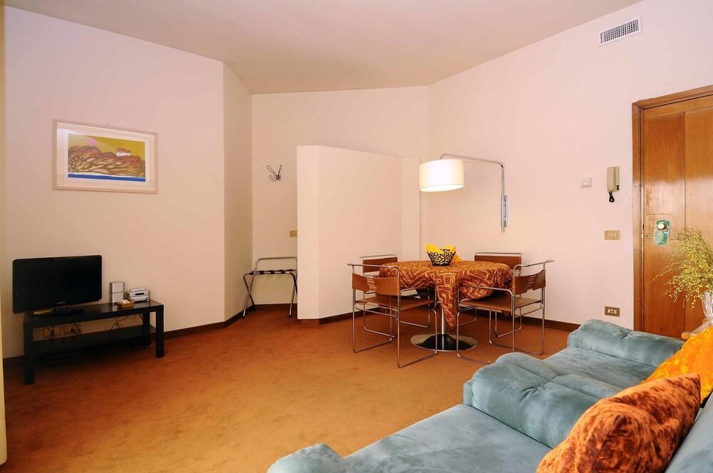 Porta Al Prato Aparthotel
