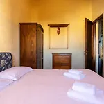 Oltrarno Apartment