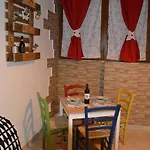 Apartment Via Leopoldo Pellas
