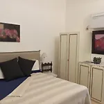 Old Town Florence Apartment Facing S.Croce