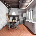 Santa Trinita Industrial Flat