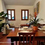 Overlooking\'S Duomo Apartment In Mercato Centrale