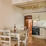 San Lorenzo Apartment-Hosted By Sweetstay