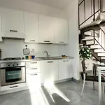 Alamanni Apartment By Mamo Florence
