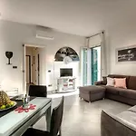 Alamanni Apartment By Mamo Florence