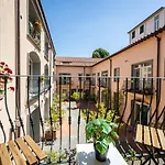 Palazzo Ghibellina 2 By Rental In Florence